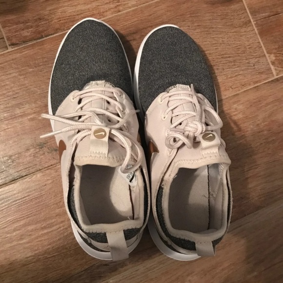 Nikes - Picture 4 of 5